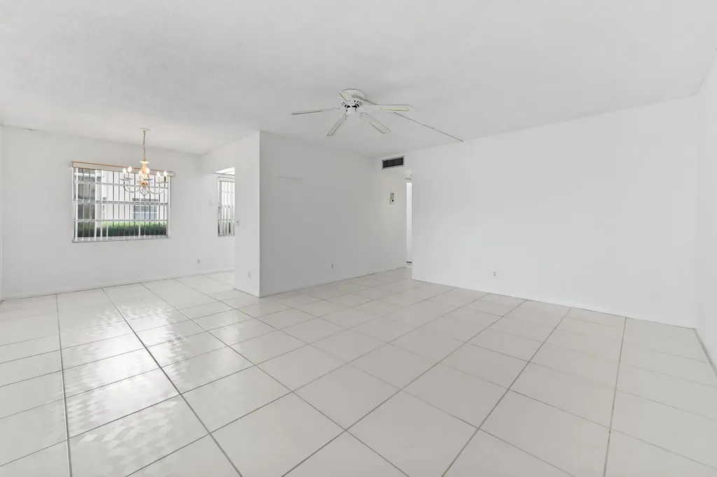 346 Capri Delray Beach FL 33484