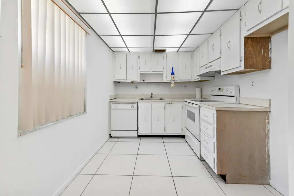 346 Capri Delray Beach FL 33484