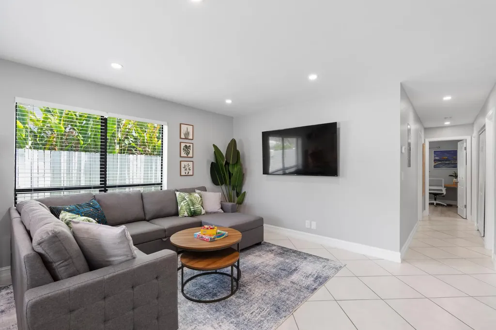 3372 NE 5th Drive Boca Raton FL 33431