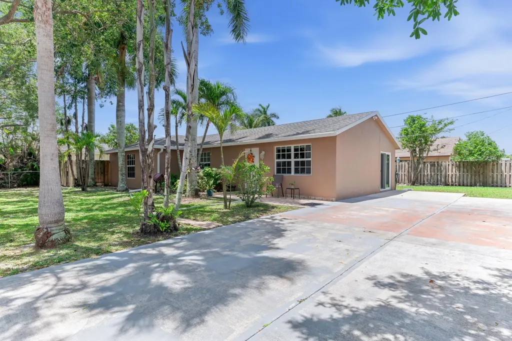 9159 Honeywell Road Lake Worth FL 33467