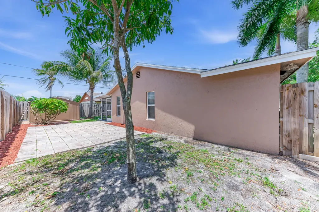 9159 Honeywell Road Lake Worth FL 33467