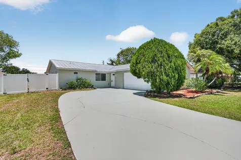 2190 SW Kail Street Port St Lucie FL 34984