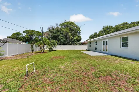 2190 SW Kail Street Port St Lucie FL 34984