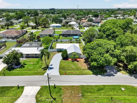 2190 SW Kail Street Port St Lucie FL 34984