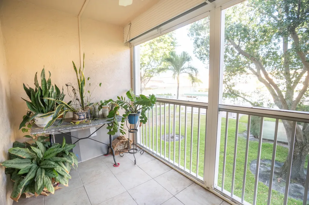 400 W Village Green Circle Circle W Palm Springs FL 33461