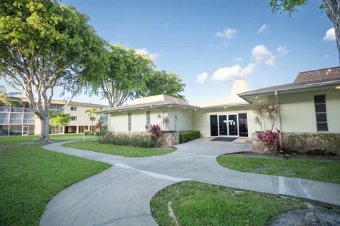 400 W Village Green Circle Circle W Palm Springs FL 33461