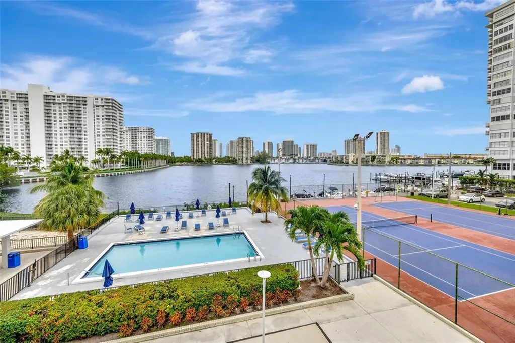 2780 NE 183rd Street Aventura FL 33160