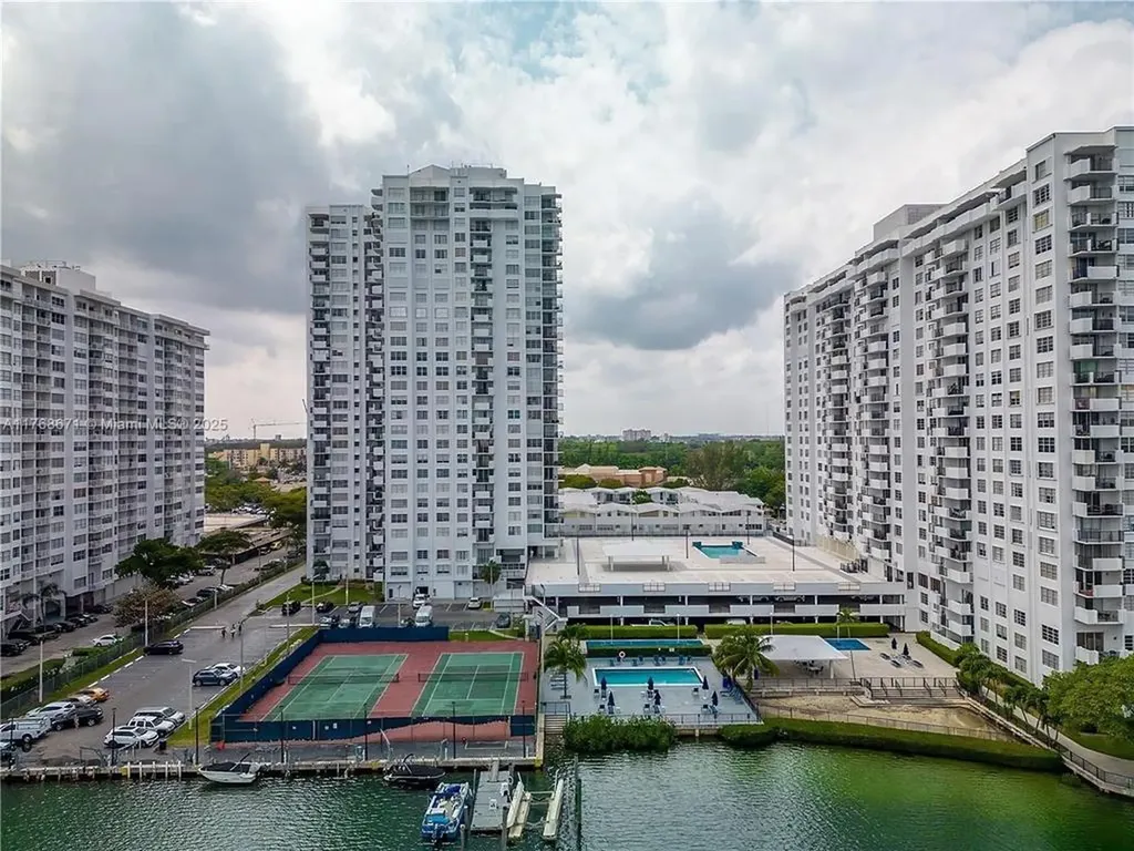 2780 NE 183rd Street Aventura FL 33160