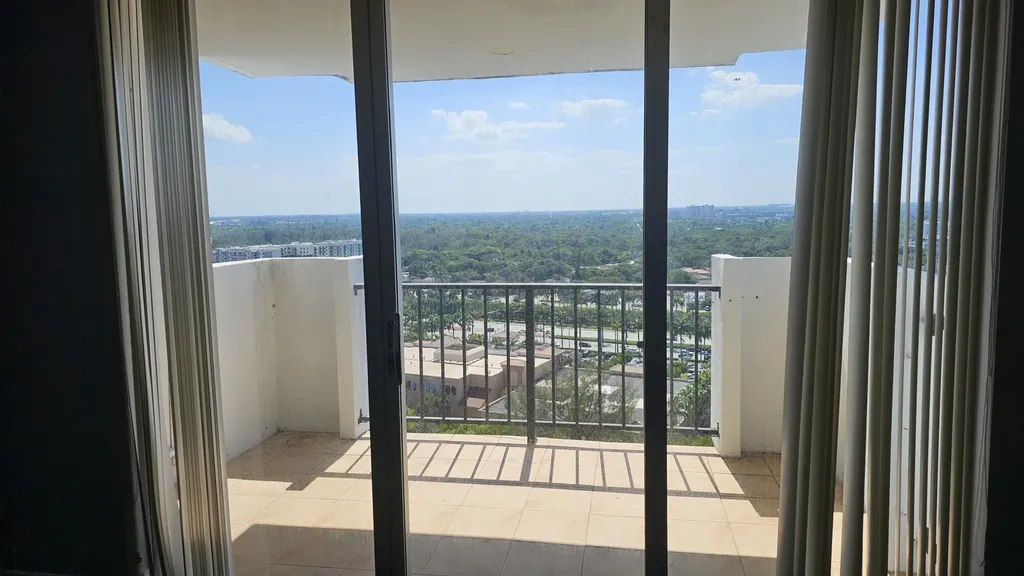 2780 NE 183rd Street Aventura FL 33160