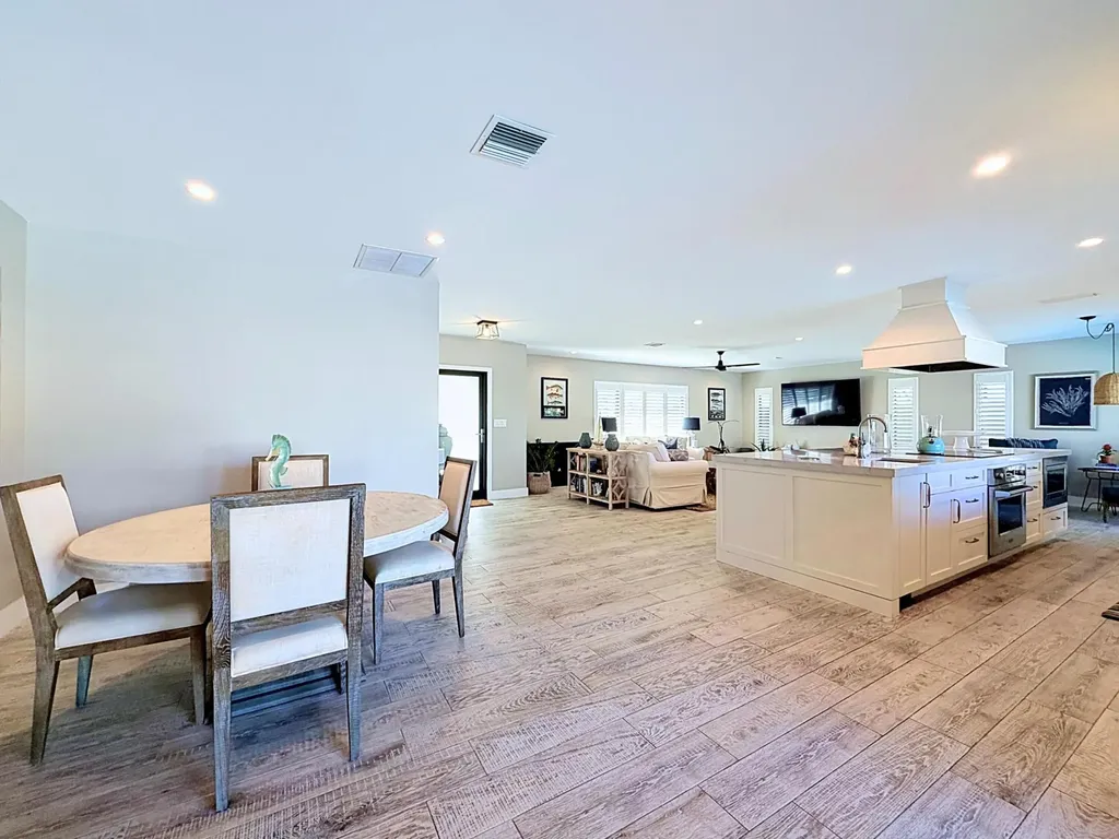 3851 NE 24th Avenue Lighthouse Point FL 33064