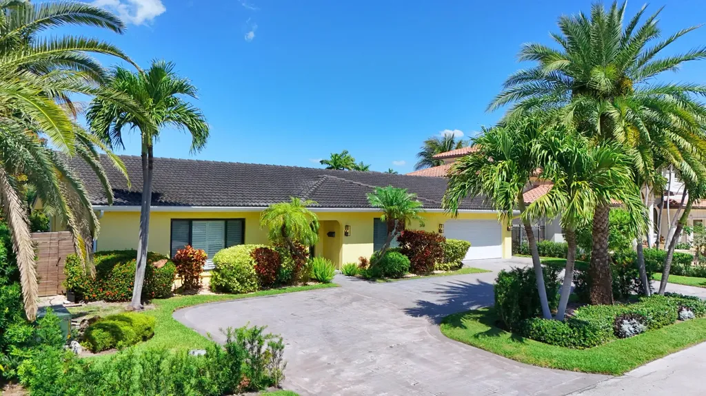 3851 NE 24th Avenue Lighthouse Point FL 33064