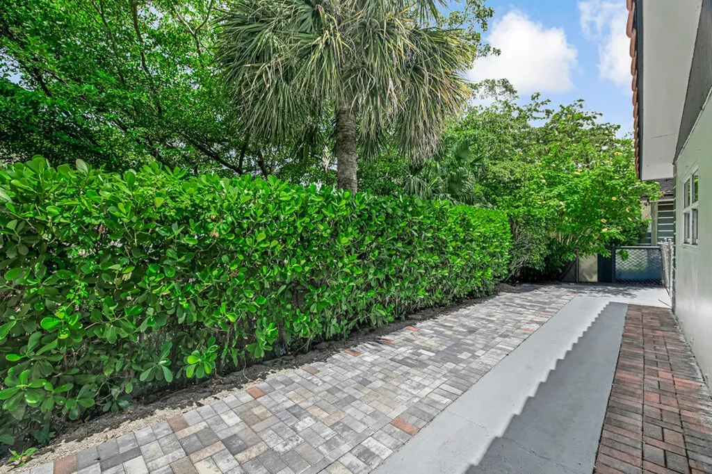 7521 NW 44th Court Coral Springs FL 33065