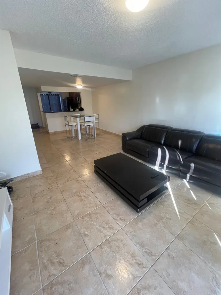 3910 NW 90th Avenue Sunrise FL 33351