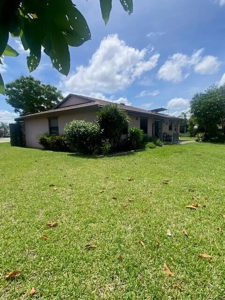 1100 Cameo Circle West Palm Beach FL 33417