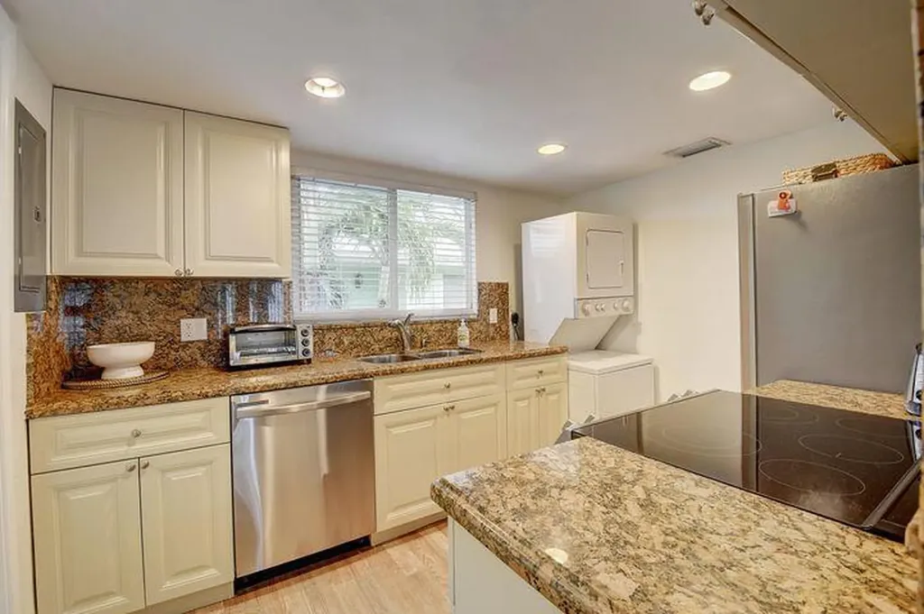 49 SE 7th Avenue Delray Beach FL 33483
