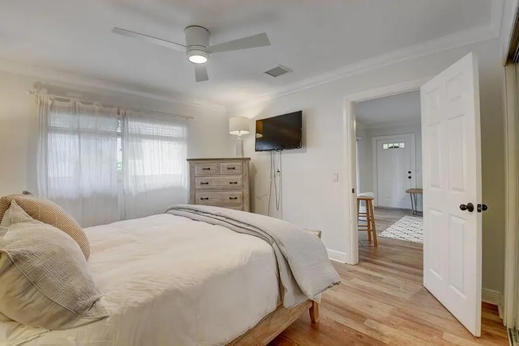 49 SE 7th Avenue Delray Beach FL 33483