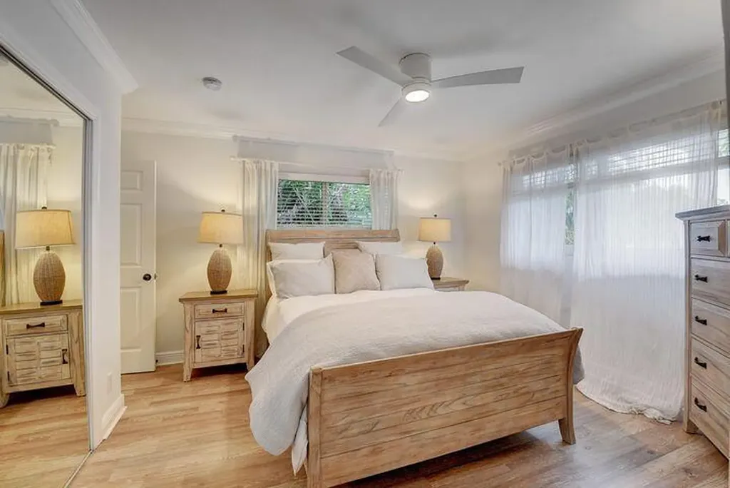 49 SE 7th Avenue Delray Beach FL 33483