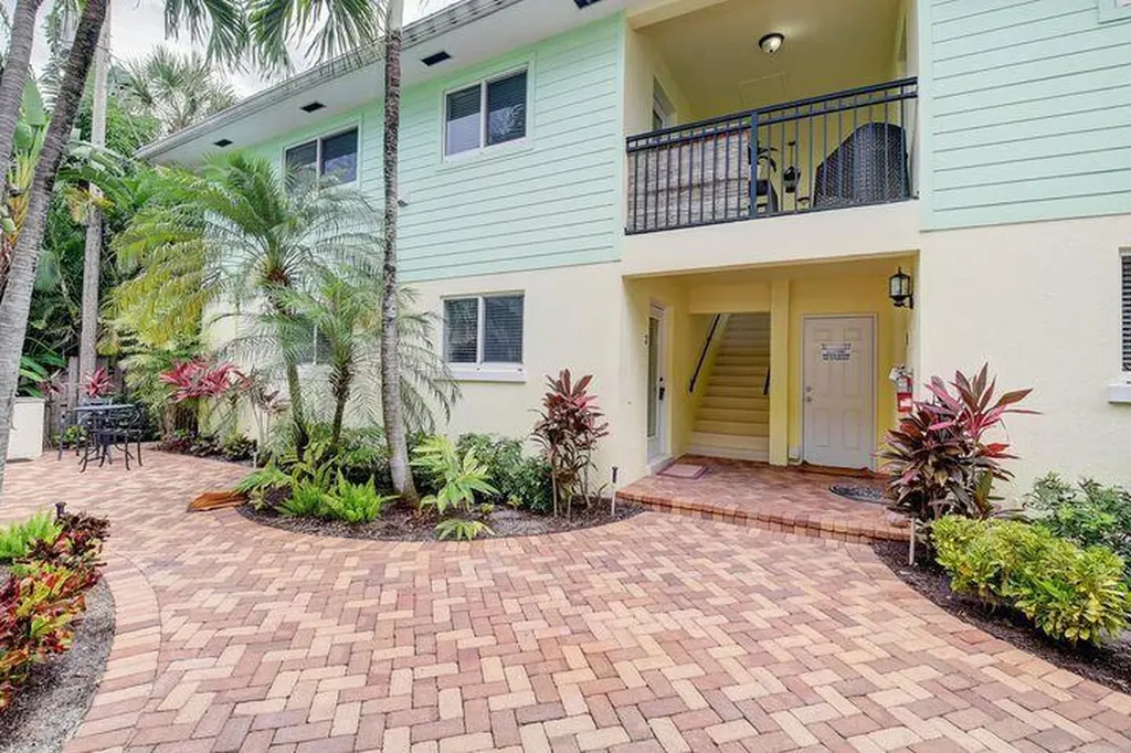 49 SE 7th Avenue Delray Beach FL 33483