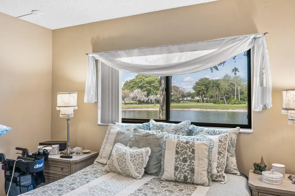 5550 Witney Drive Delray Beach FL 33484
