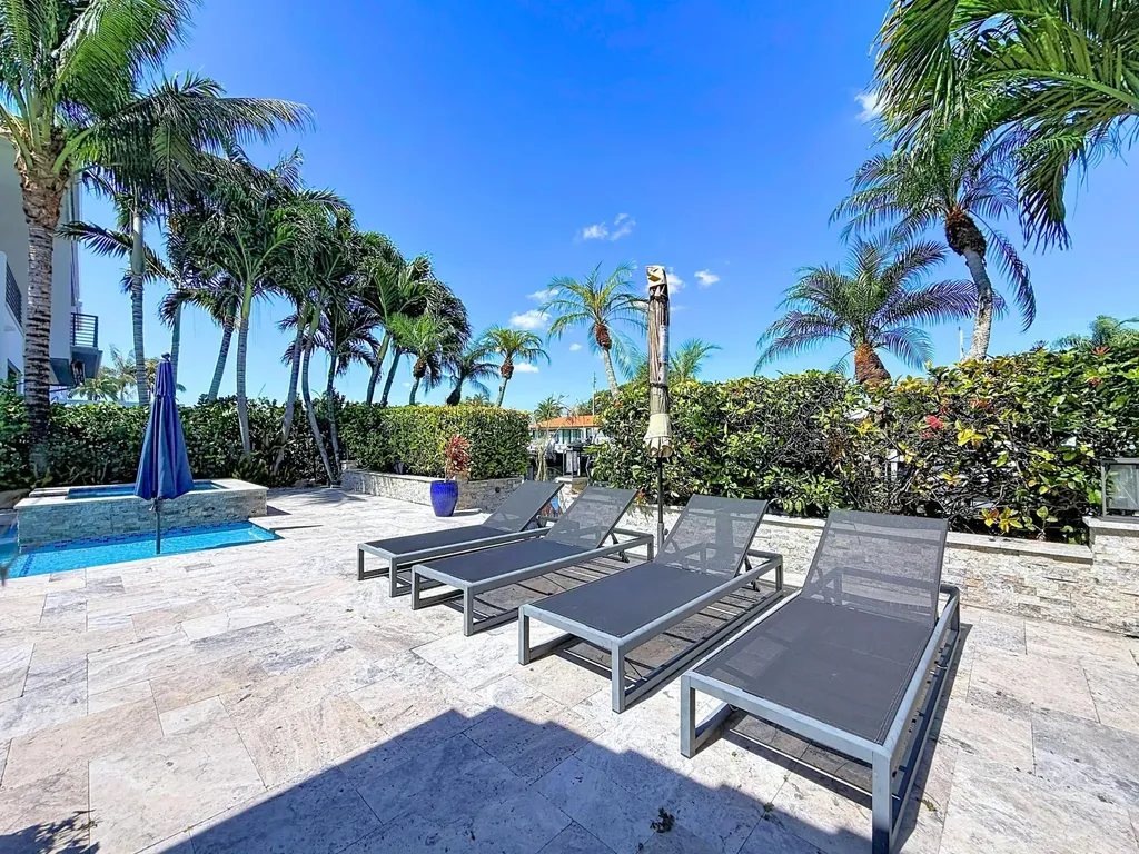 3851 NE 24th Avenue Lighthouse Point FL 33064
