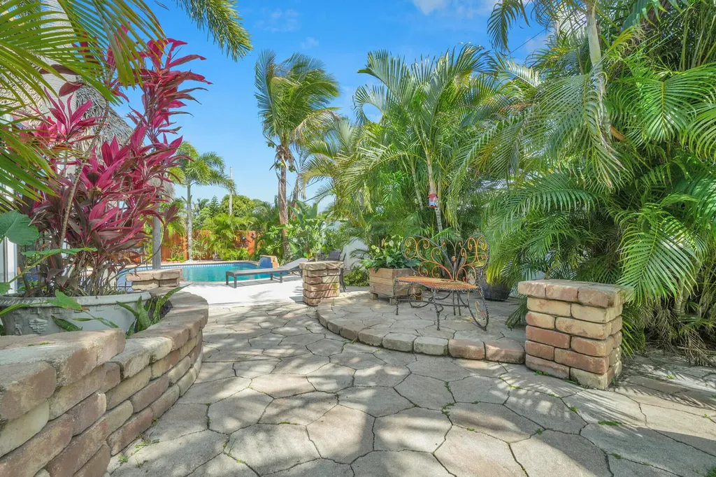 910 NE 23rd Court Pompano Beach FL 33064