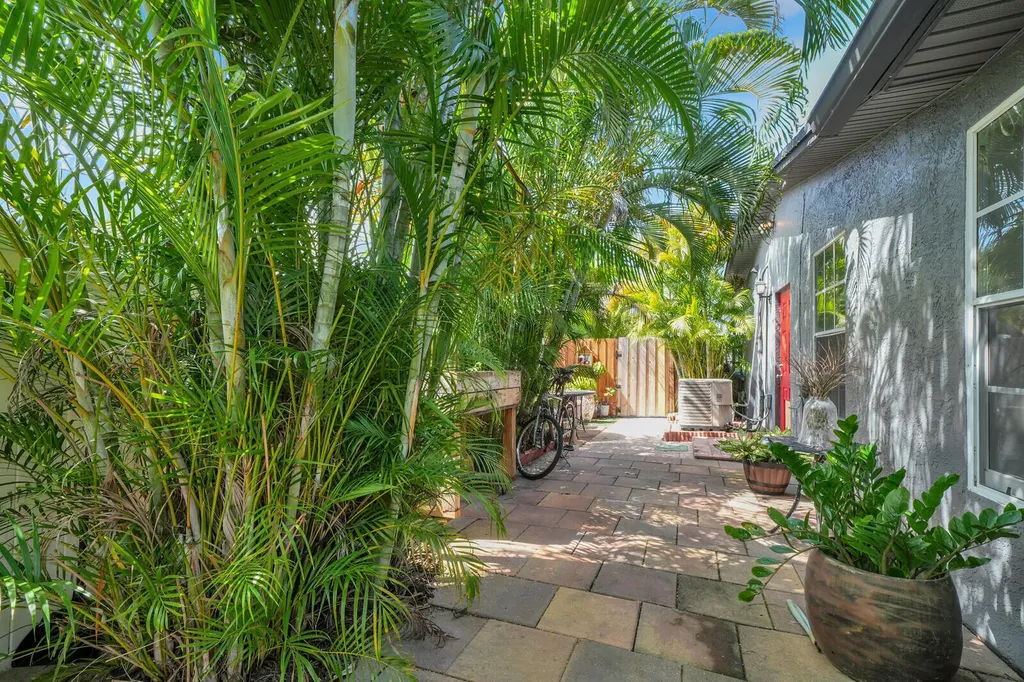 910 NE 23rd Court Pompano Beach FL 33064