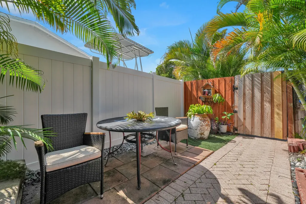 910 NE 23rd Court Pompano Beach FL 33064