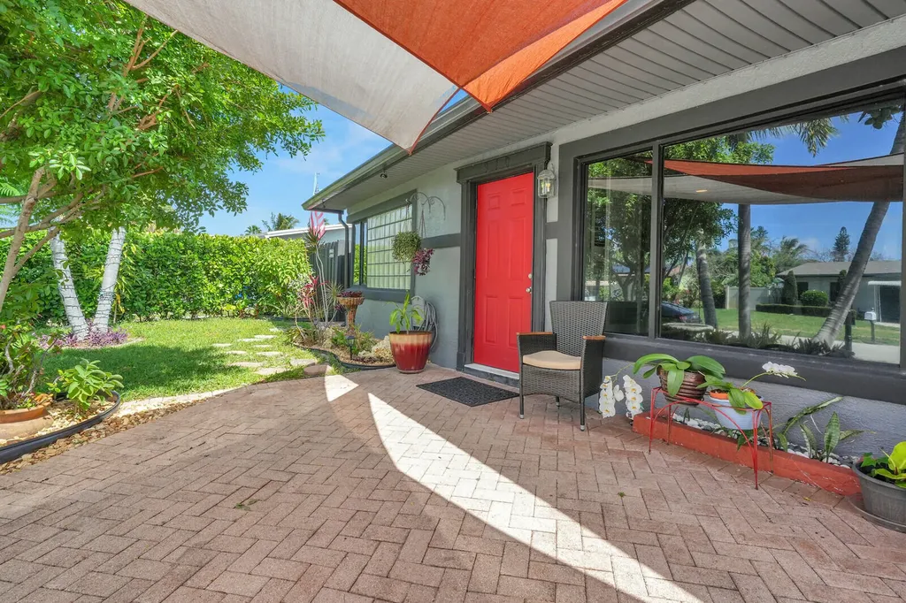 910 NE 23rd Court Pompano Beach FL 33064