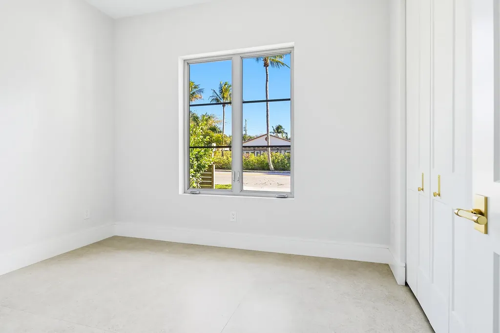 785 Park Place West Palm Beach FL 33401