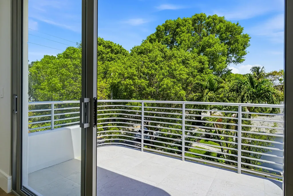 785 Park Place West Palm Beach FL 33401