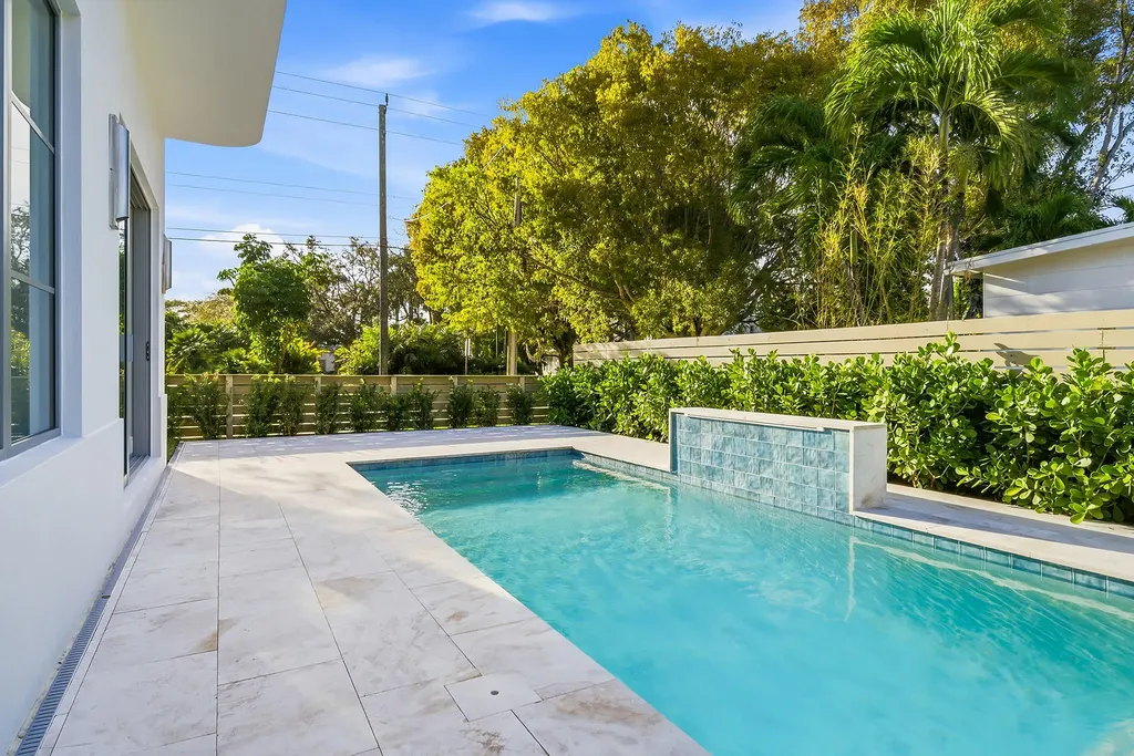 785 Park Place West Palm Beach FL 33401
