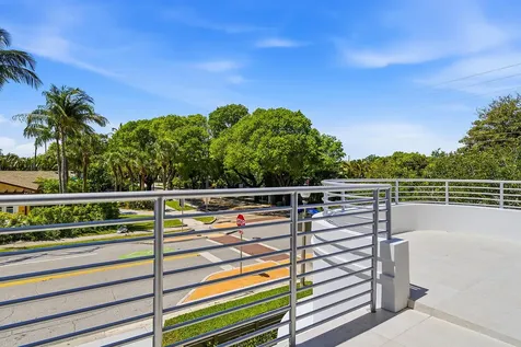 785 Park Place West Palm Beach FL 33401