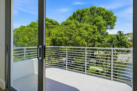 785 Park Place West Palm Beach FL 33401