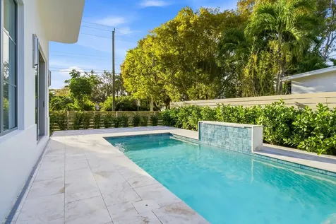 785 Park Place West Palm Beach FL 33401