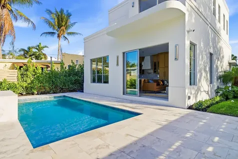785 Park Place West Palm Beach FL 33401