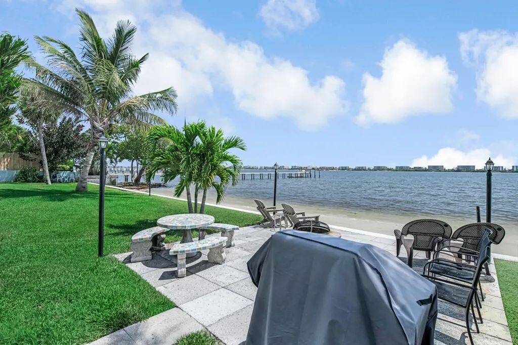 1430 S Lakeside Drive Lake Worth Beach FL 33460