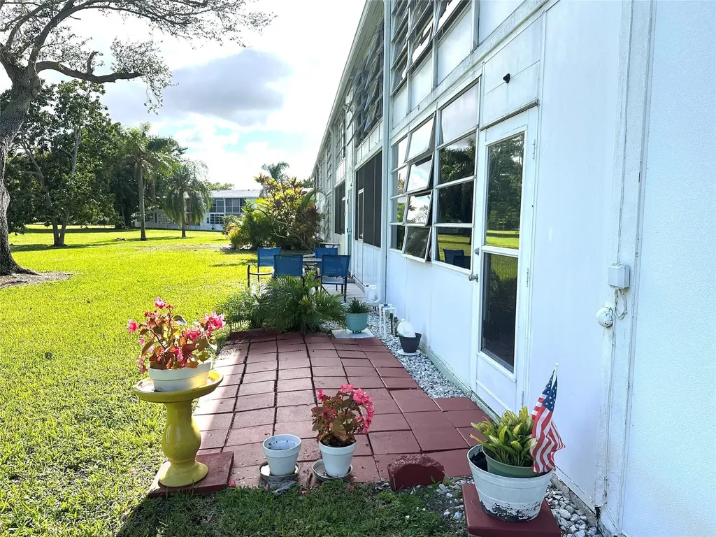 131 Oakridge J Deerfield Beach FL 33442