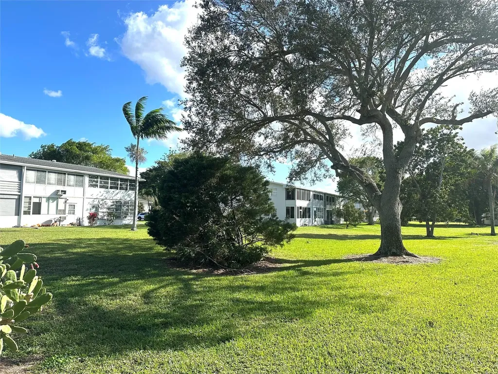 131 Oakridge J Deerfield Beach FL 33442