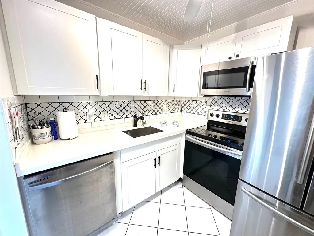 131 Oakridge J Deerfield Beach FL 33442