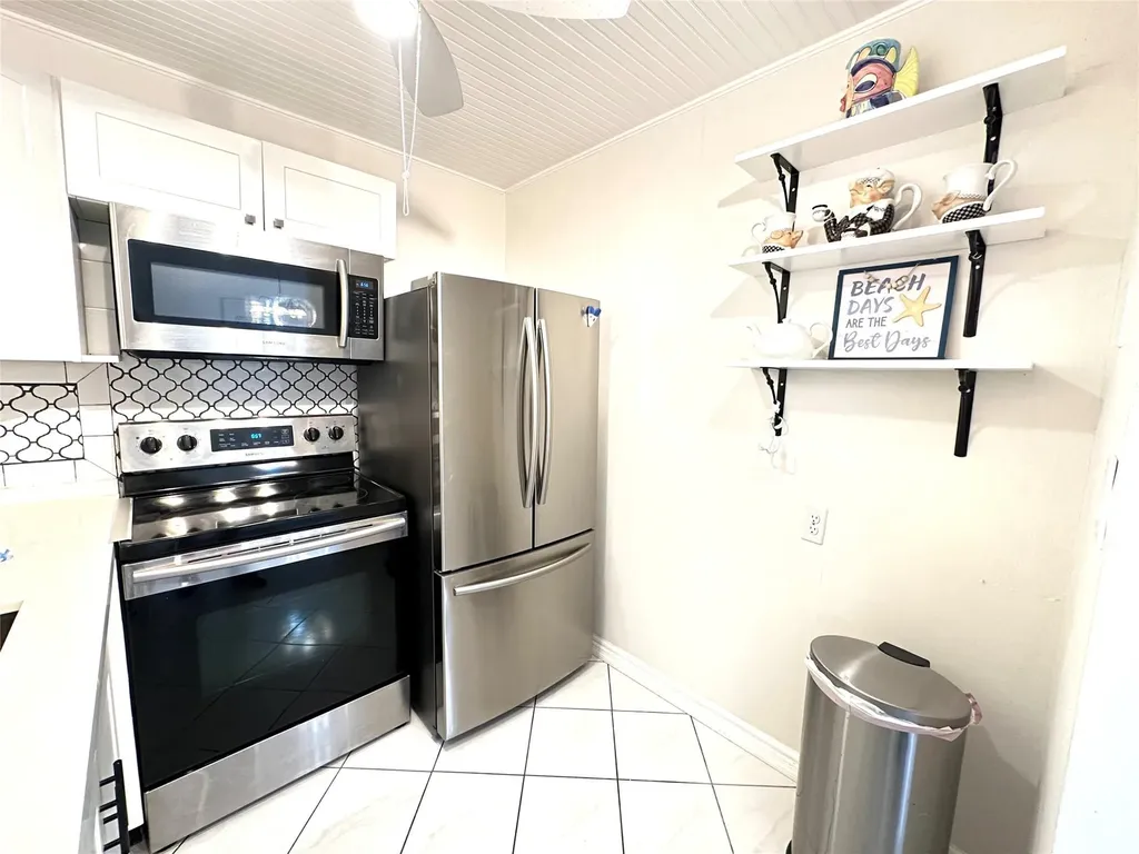 131 Oakridge J Deerfield Beach FL 33442