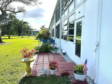 131 Oakridge J Deerfield Beach FL 33442