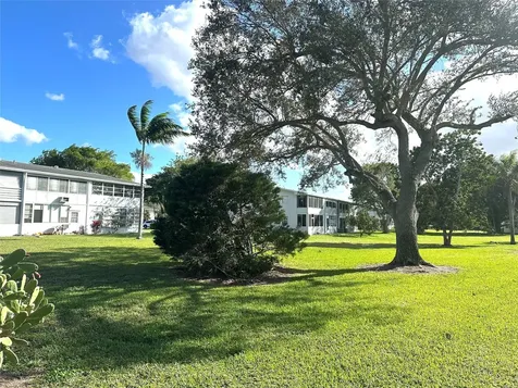 131 Oakridge J Deerfield Beach FL 33442