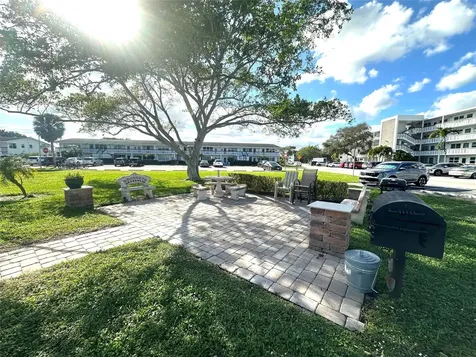 131 Oakridge J Deerfield Beach FL 33442