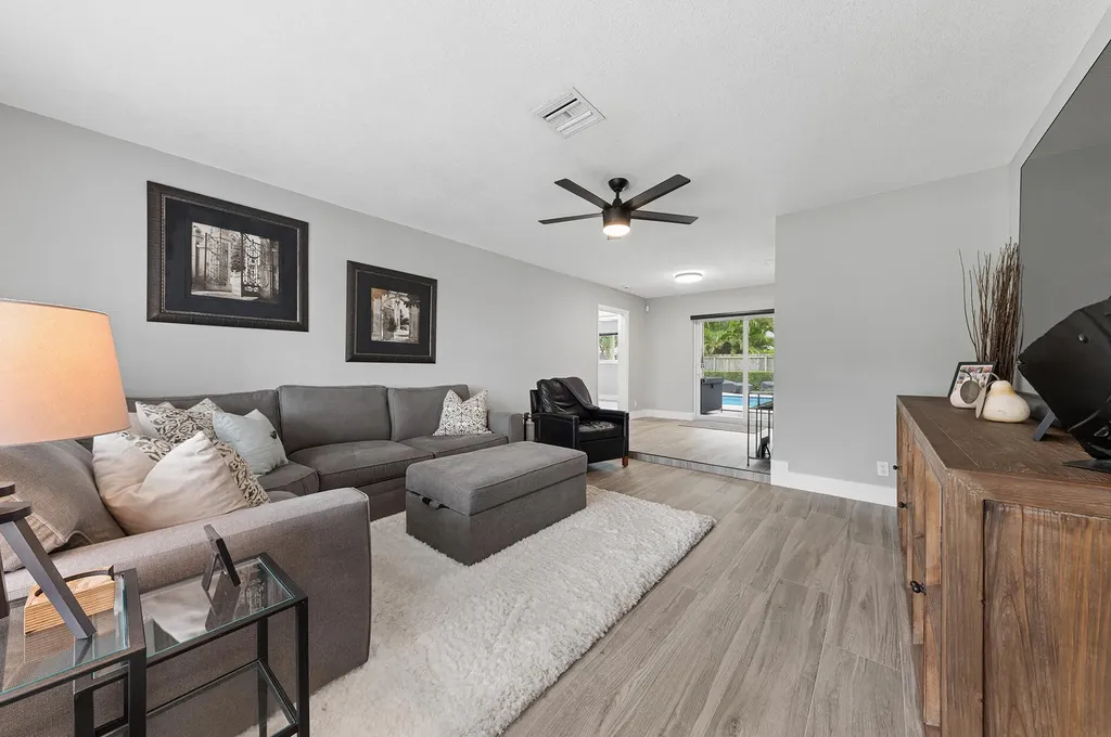 282 NE 27th Court Boca Raton FL 33431