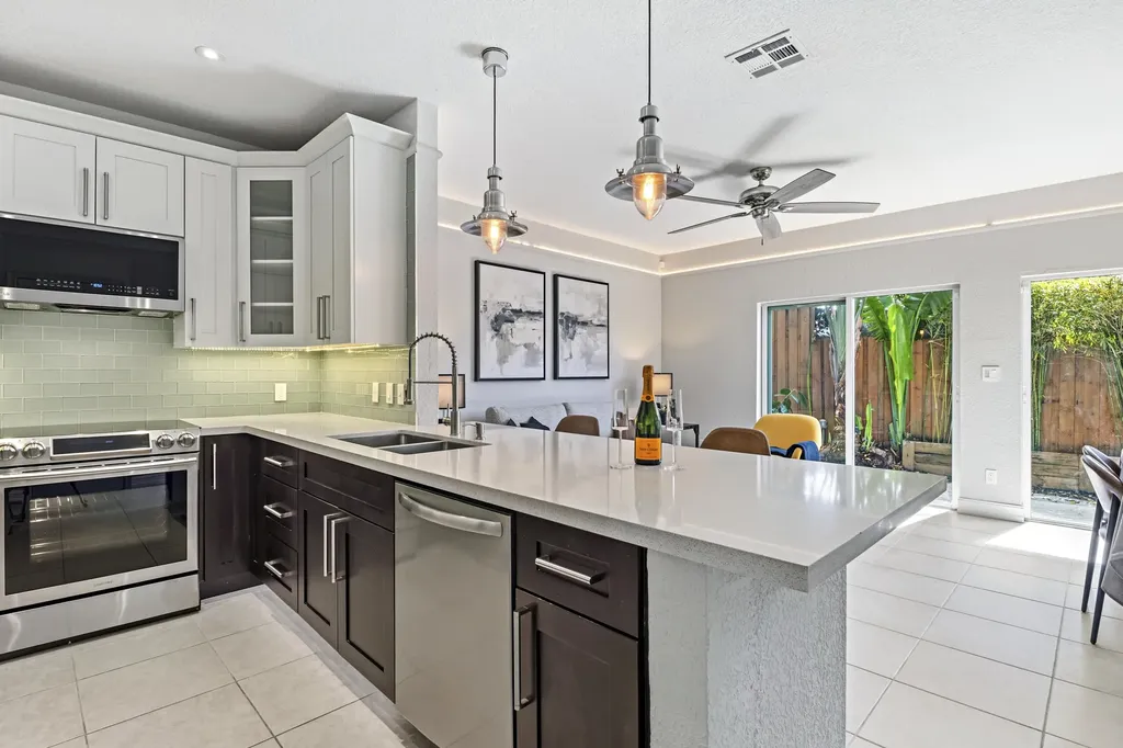 1741 NE 4th Avenue Fort Lauderdale FL 33305