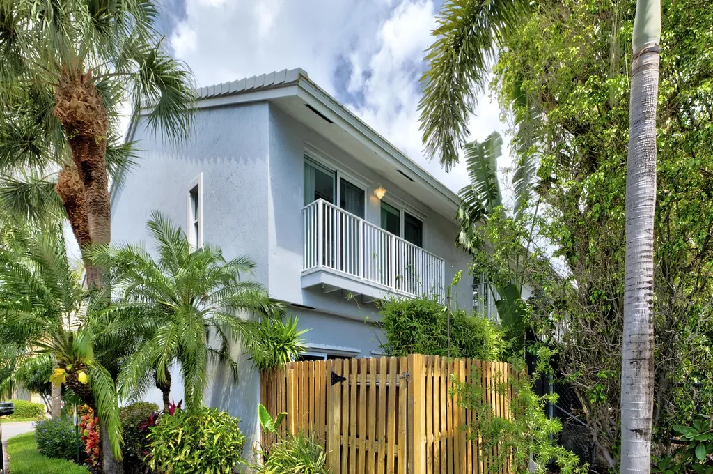 1741 NE 4th Avenue Fort Lauderdale FL 33305