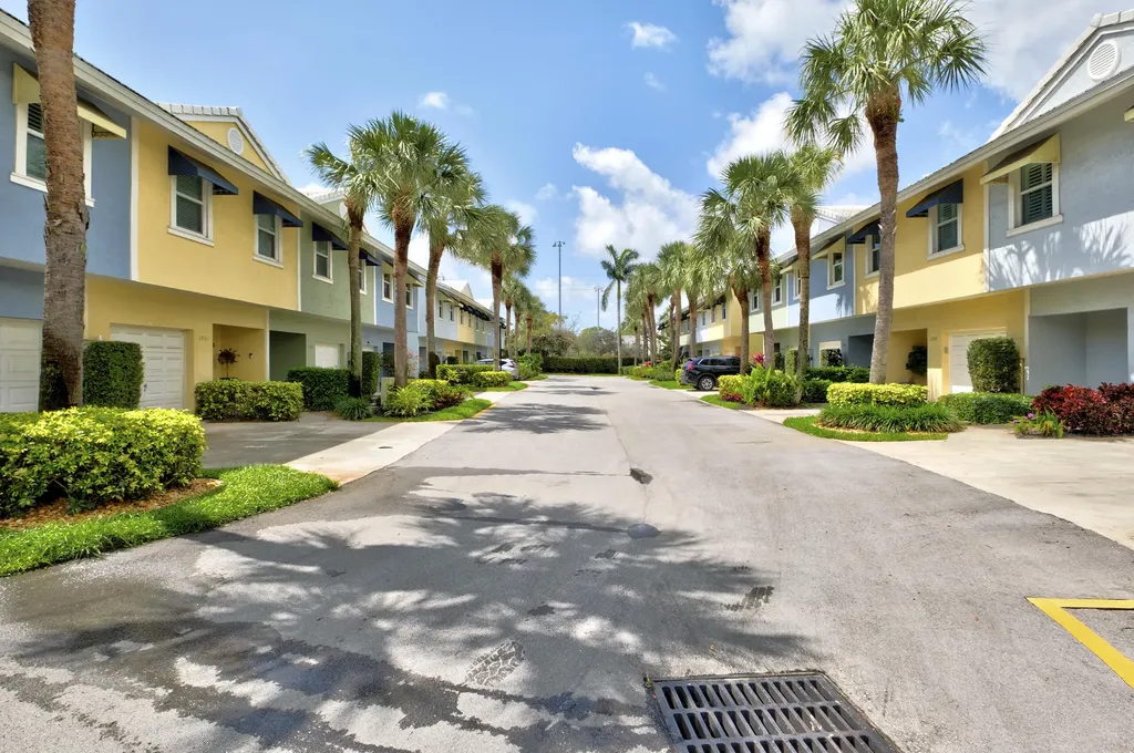 1741 NE 4th Avenue Fort Lauderdale FL 33305