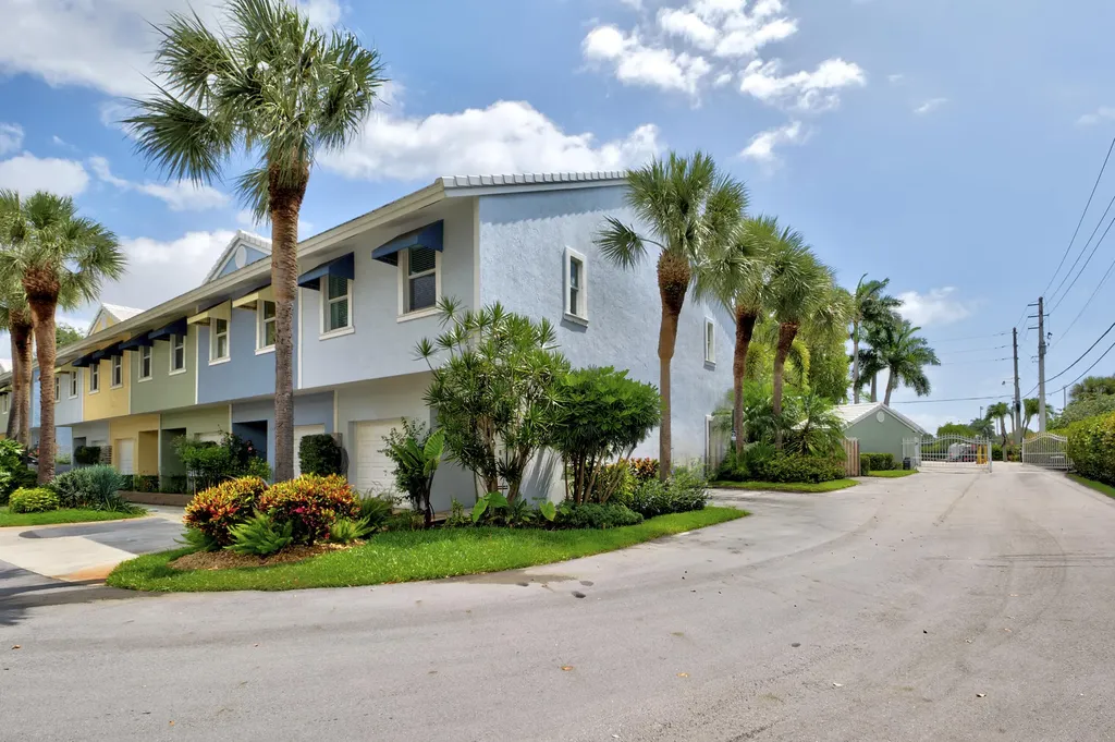 1741 NE 4th Avenue Fort Lauderdale FL 33305