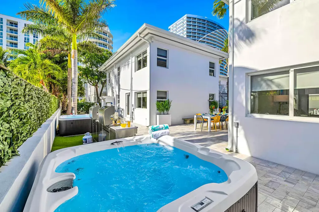347 N Birch Road Fort Lauderdale FL 33304
