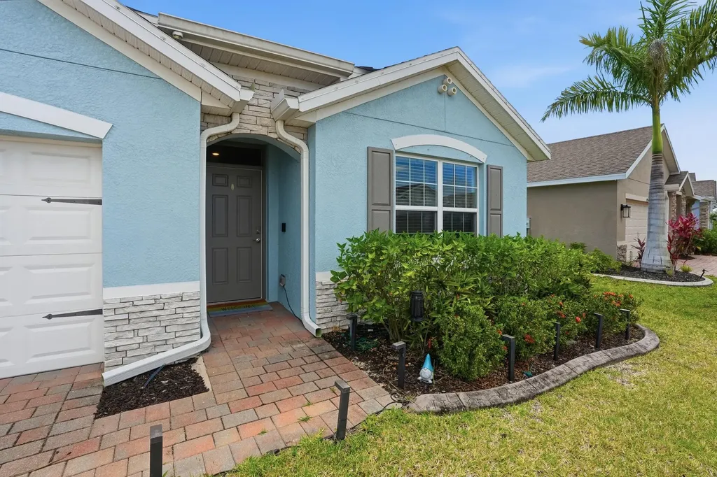 8909 Cascade Price Circle North Fort Myers FL 33917